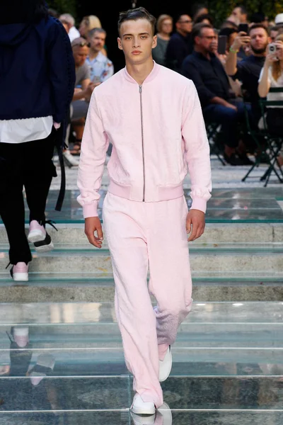 Look 23